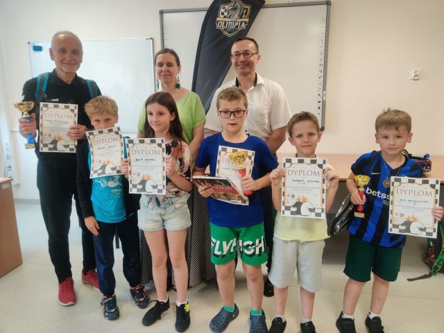 TRWA ZWYCIĘSKA PASSA SZACHISTÓW Z SP 13