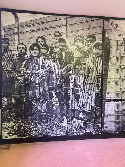 Wyjątkowa lekcja historii - klasy 8a i 8b w Auschwitz-Birkenau