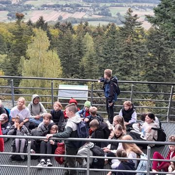 Wycieczka klas piątych na Święty Krzyż   oraz do Parku Legend