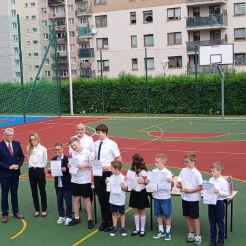 Pan Dyrektor Stanisław Janusiński z wyróżnionymi 