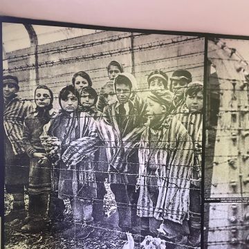 Wyjątkowa lekcja historii - klasy 8a i 8b w Auschwitz-Birkenau